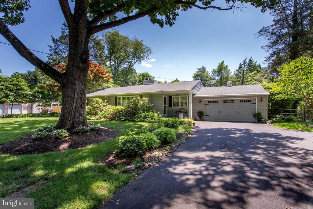 67 TOWNVIEW DRIVE