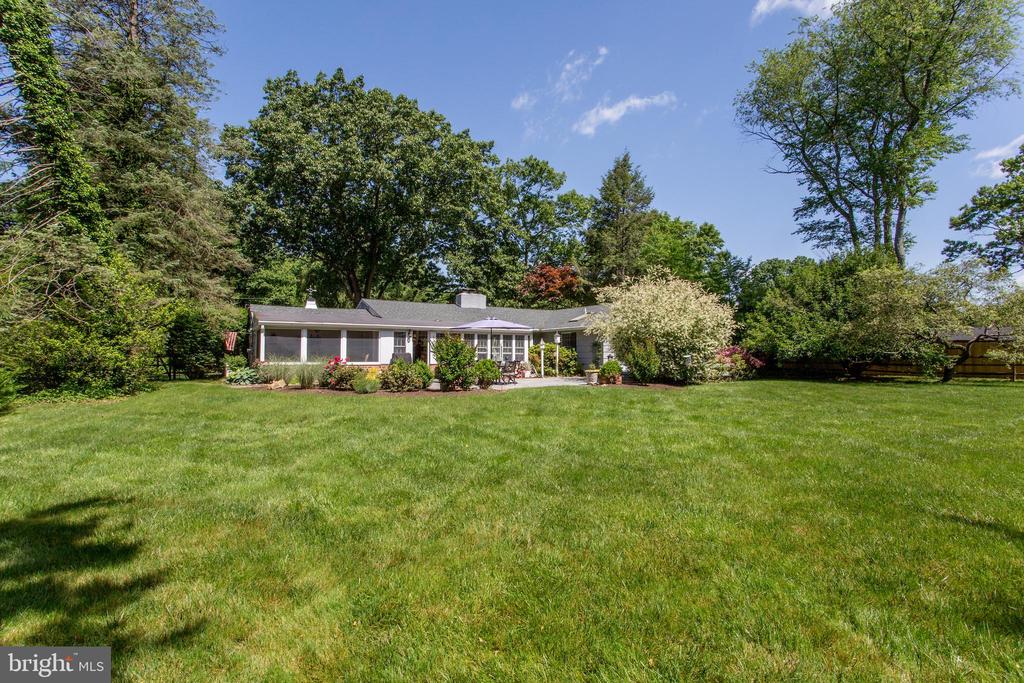 67 TOWNVIEW DRIVE