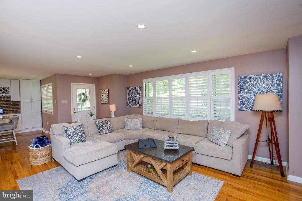 67 TOWNVIEW DRIVE