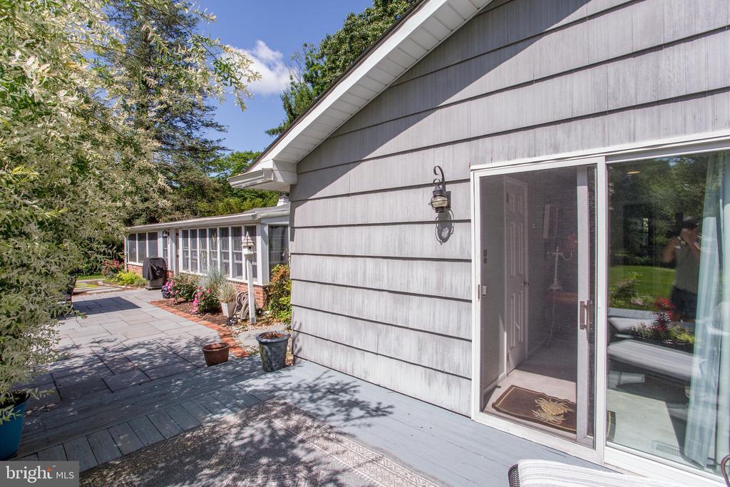 67 TOWNVIEW DRIVE