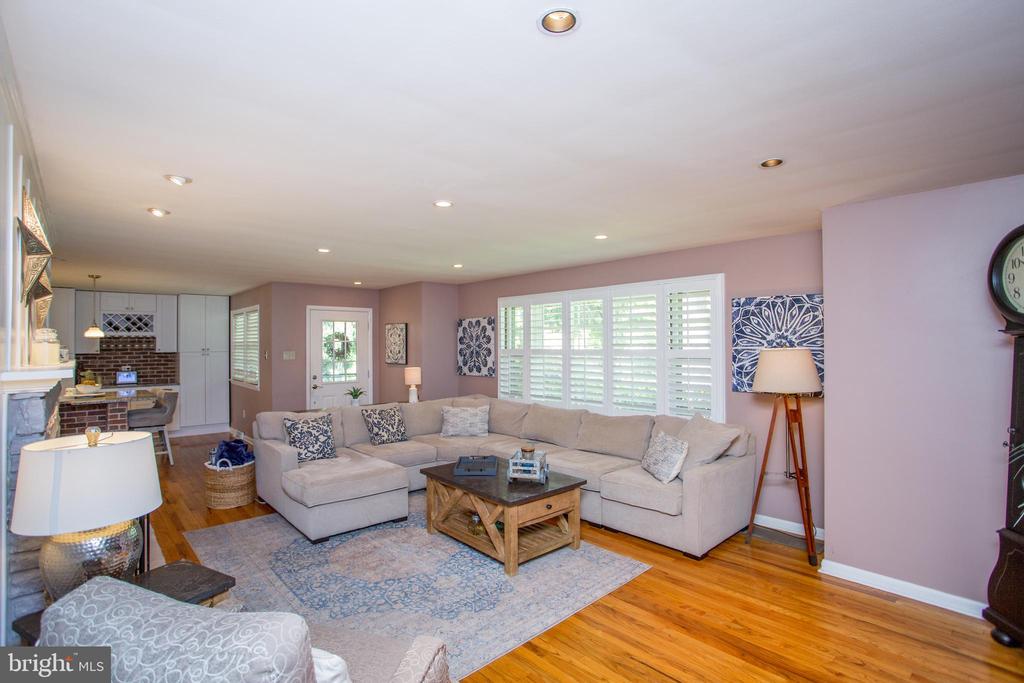 67 TOWNVIEW DRIVE