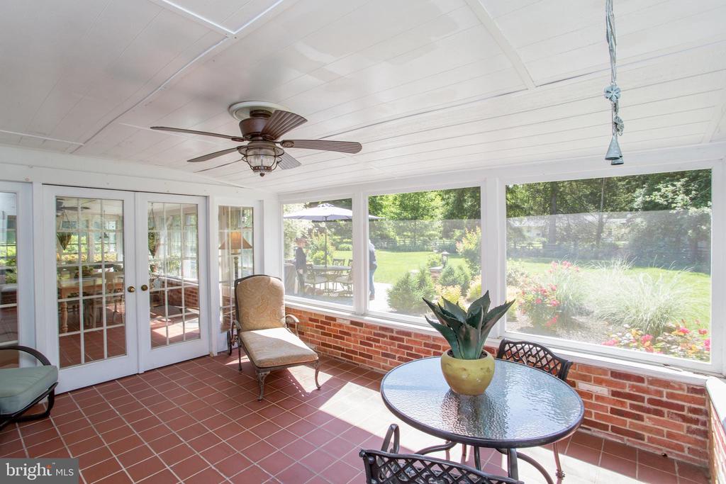 67 TOWNVIEW DRIVE