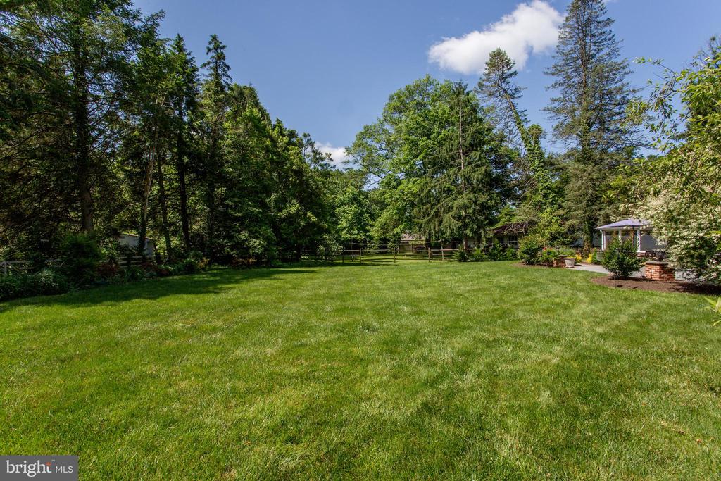 67 TOWNVIEW DRIVE