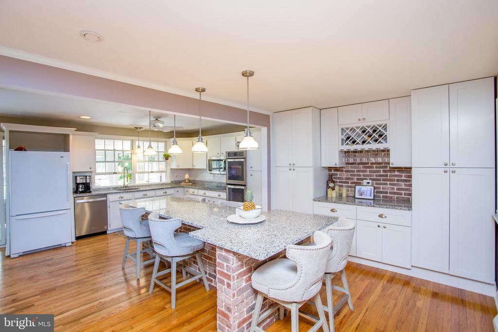 67 TOWNVIEW DRIVE