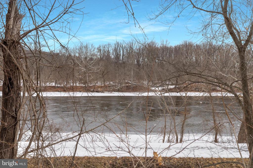 3741 RIVER ROAD