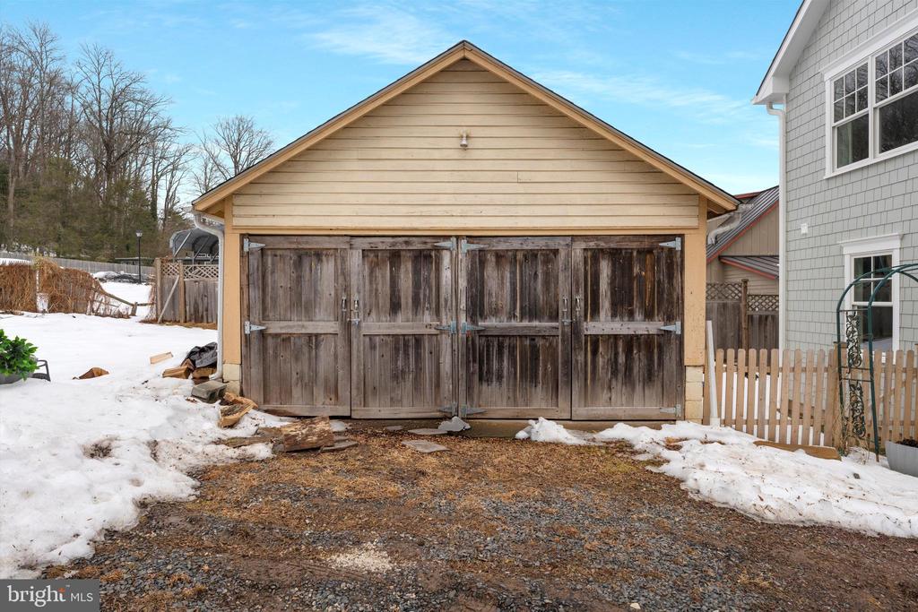 3741 RIVER ROAD