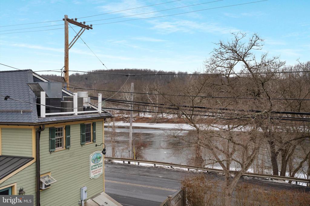 3741 RIVER ROAD