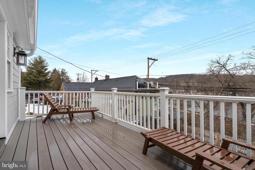3741 RIVER ROAD
