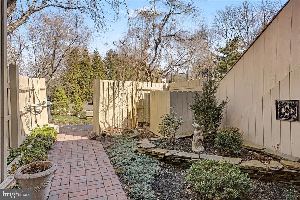 28 RIVERHILL WAY A