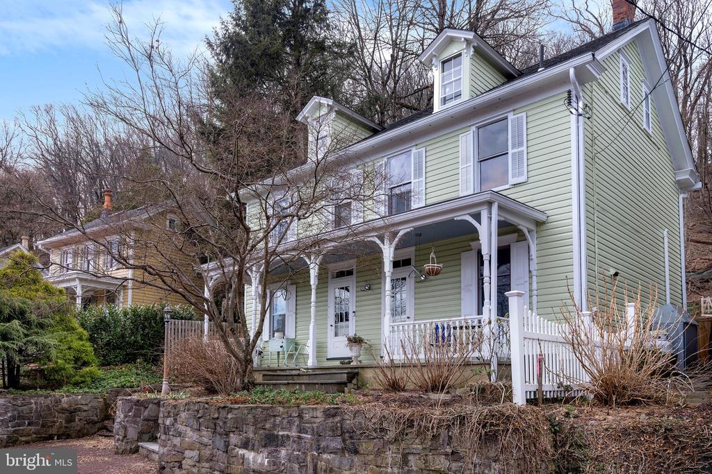 3693 RIVER ROAD