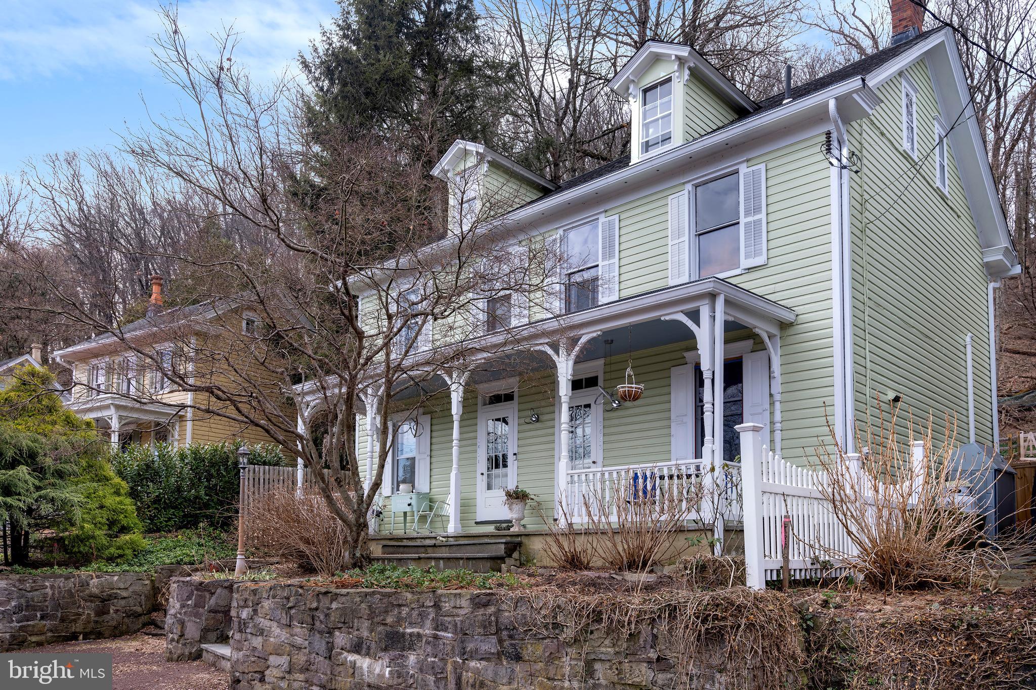 3693 RIVER ROAD