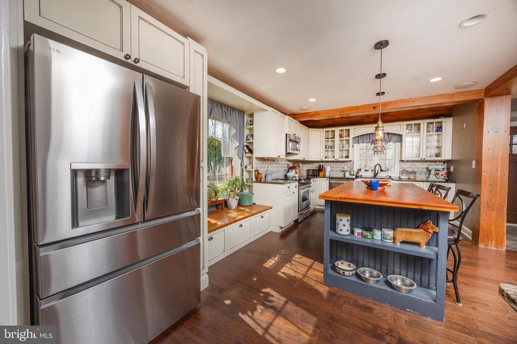 1684 CHESTNUT RIDGE ROAD