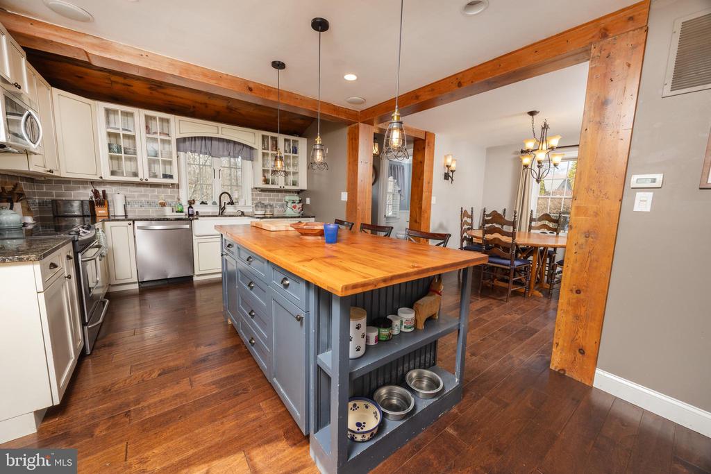 1684 CHESTNUT RIDGE ROAD