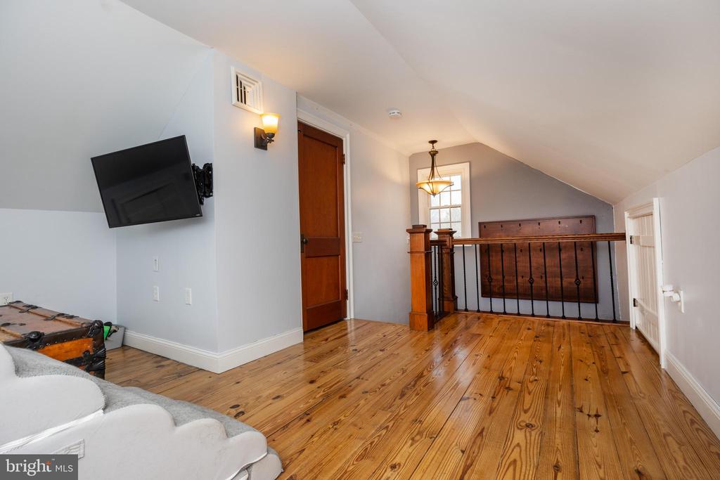 1684 CHESTNUT RIDGE ROAD