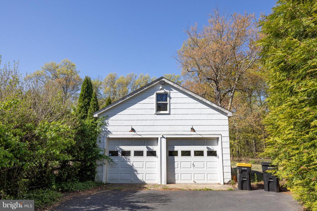 1684 CHESTNUT RIDGE ROAD