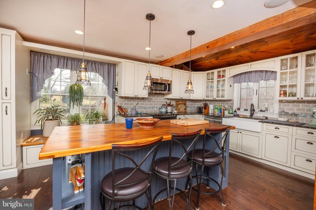 1684 CHESTNUT RIDGE ROAD