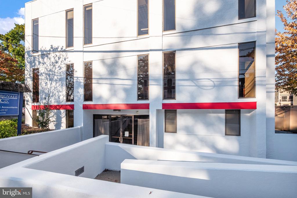 70 W OAKLAND AVENUE Unit: 312