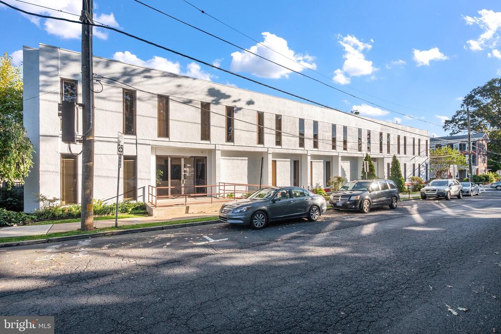 70 W OAKLAND AVENUE Unit: 312