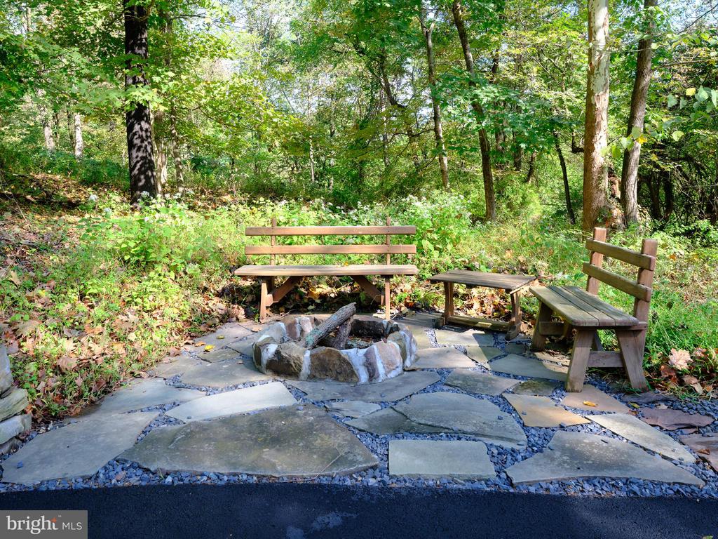 927 TAYLORSVILLE ROAD