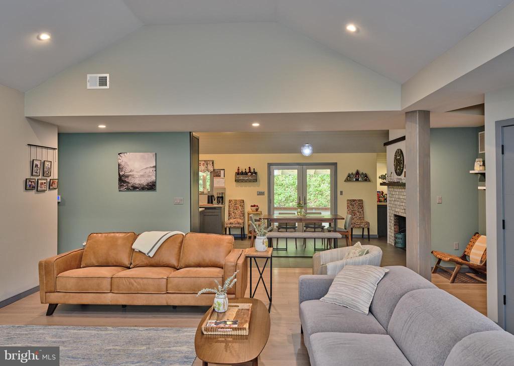 927 TAYLORSVILLE ROAD