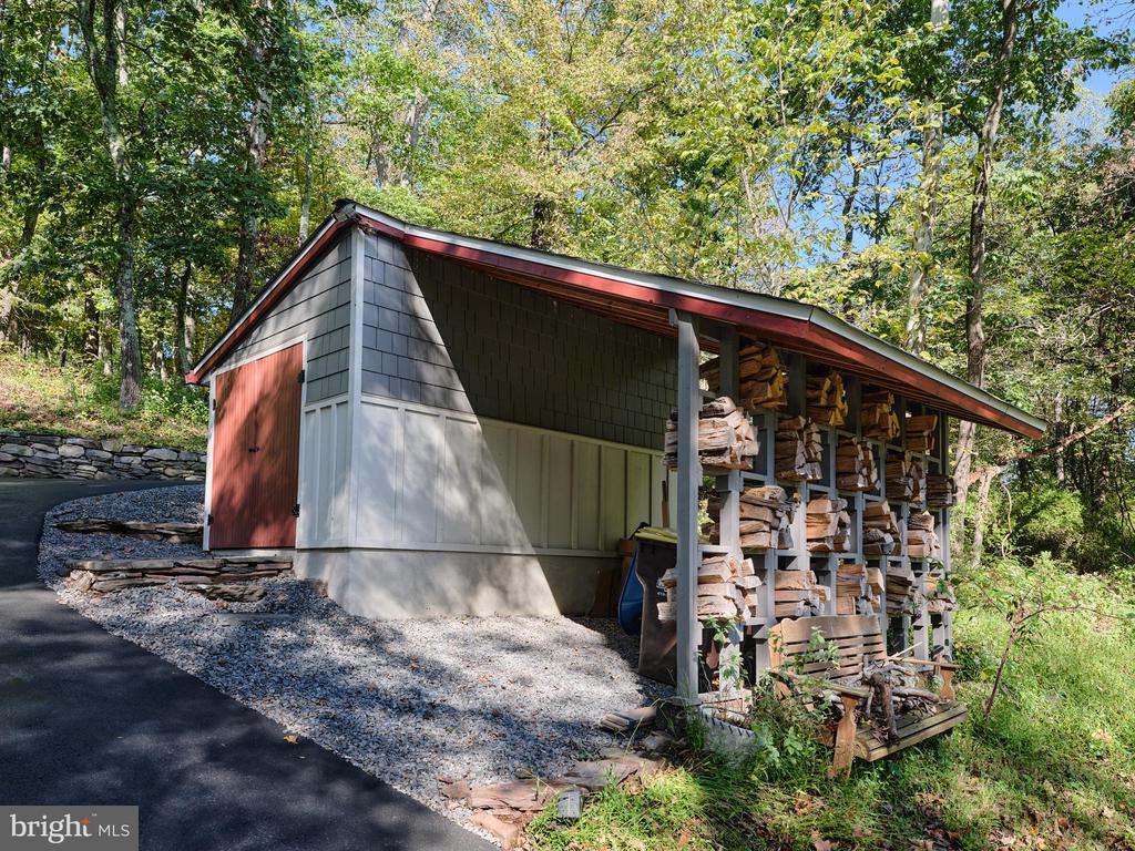 927 TAYLORSVILLE ROAD