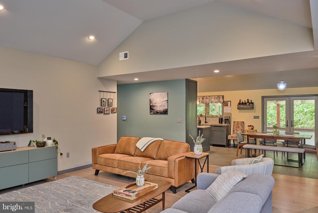 927 TAYLORSVILLE ROAD