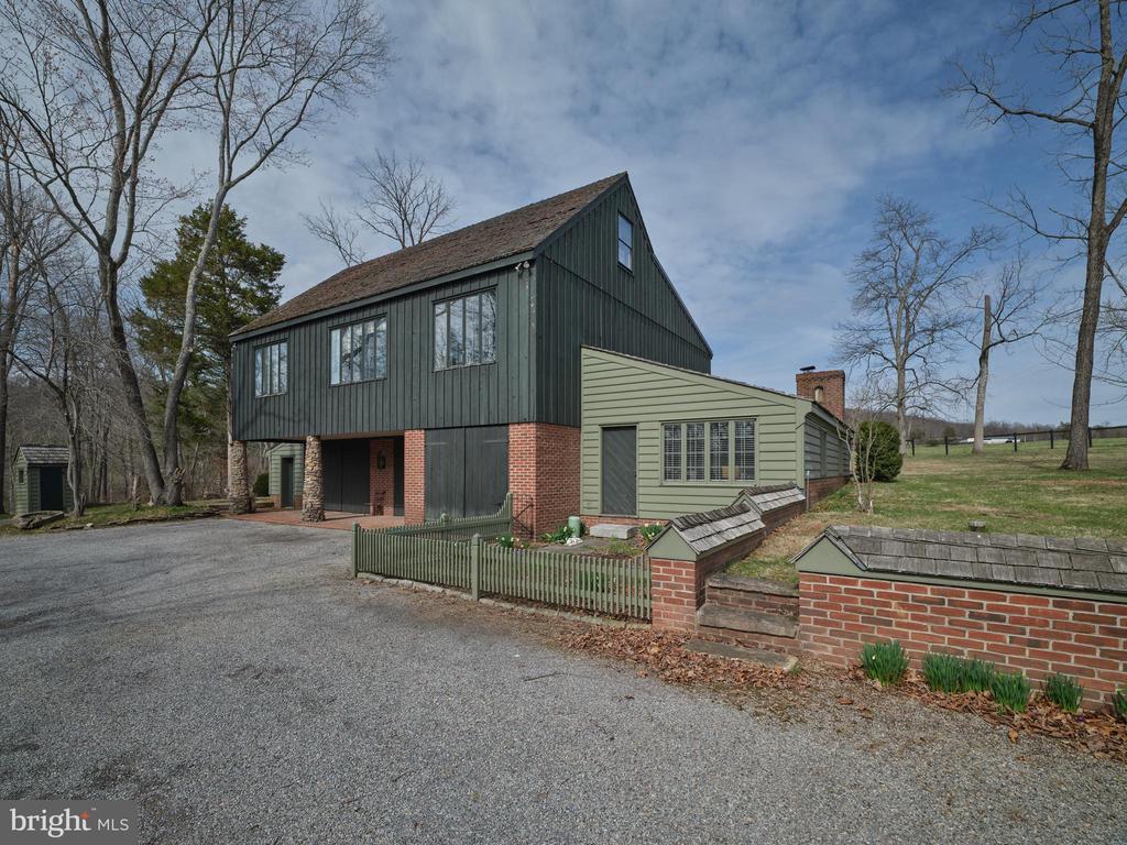 6049 PIDCOCK CREEK ROAD