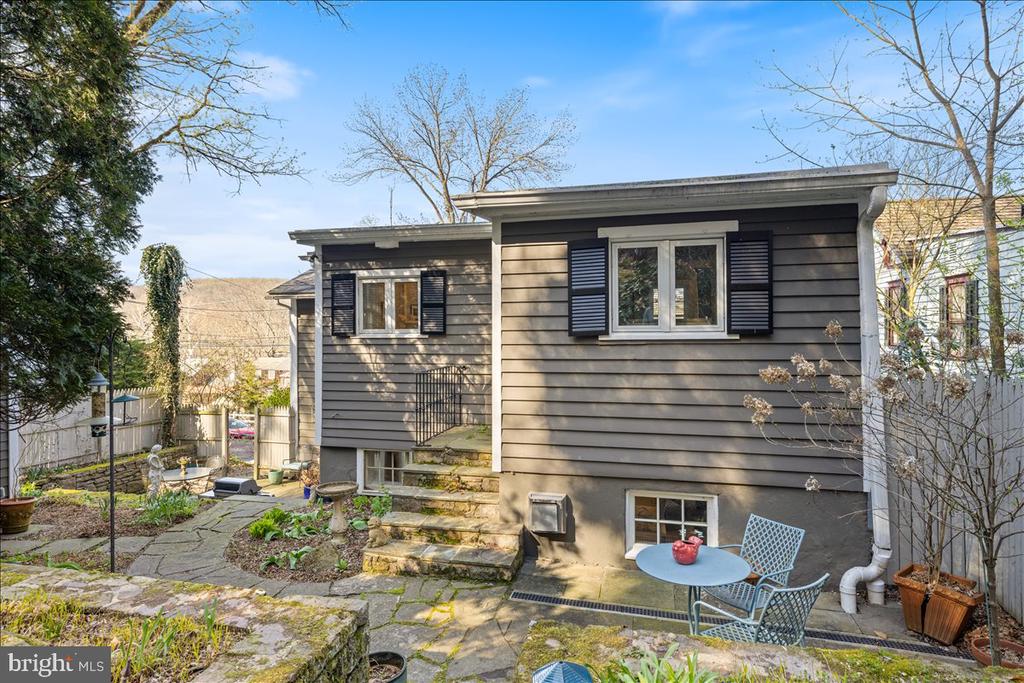 3673 RIVER ROAD
