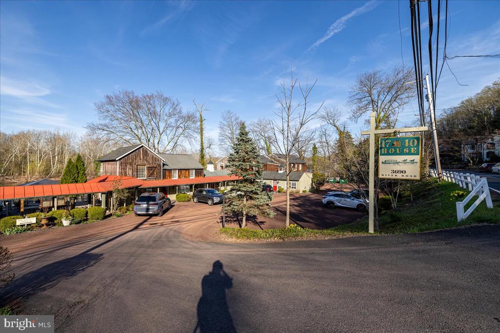 3673 RIVER ROAD