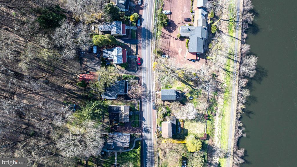 3673 RIVER ROAD