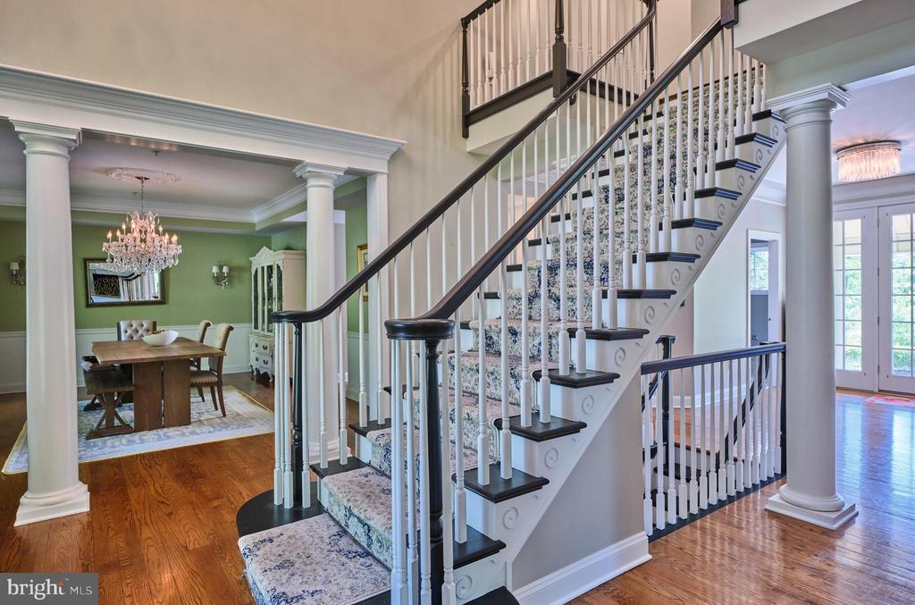 5765 VALLEY STREAM DRIVE