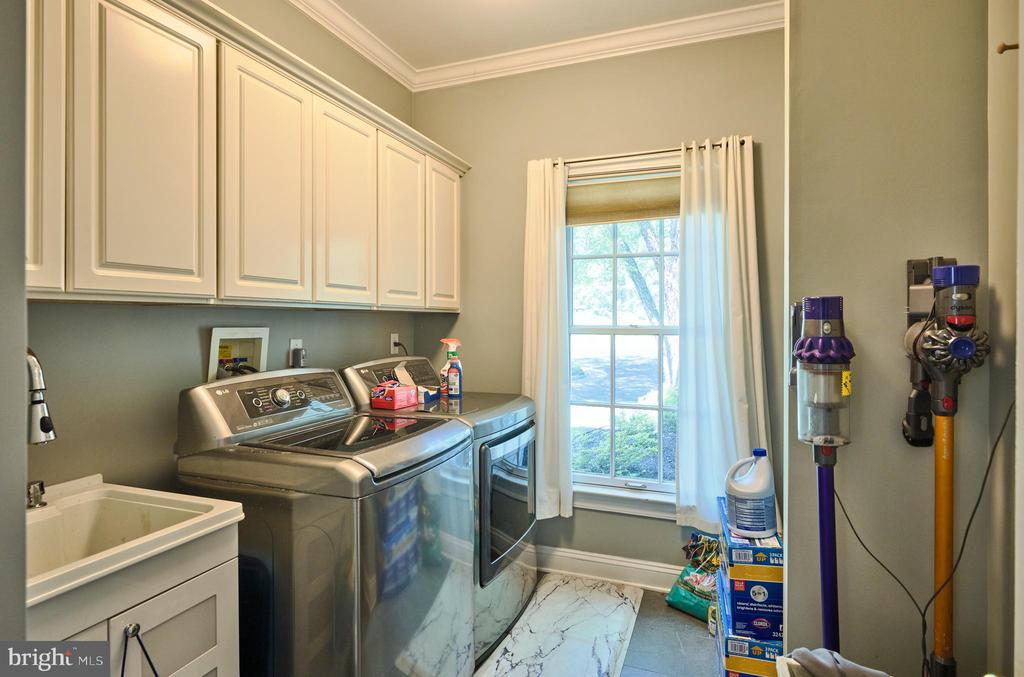 5765 VALLEY STREAM DRIVE