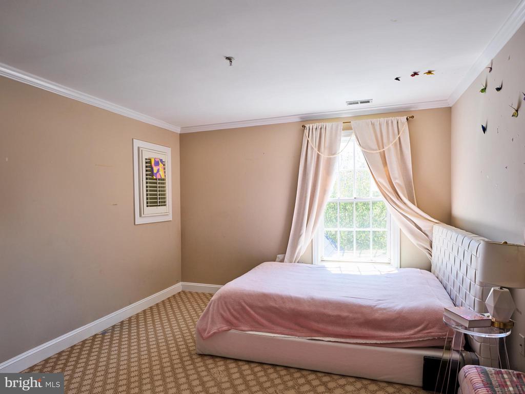 5765 VALLEY STREAM DRIVE
