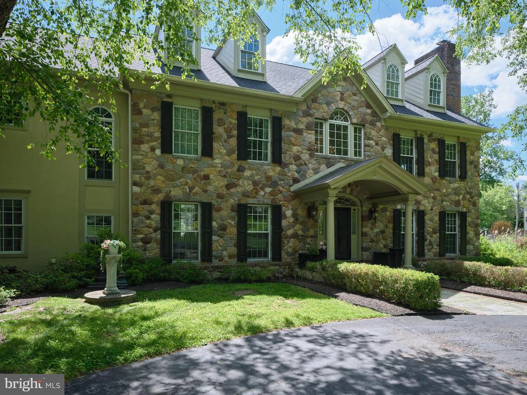 5765 VALLEY STREAM DRIVE