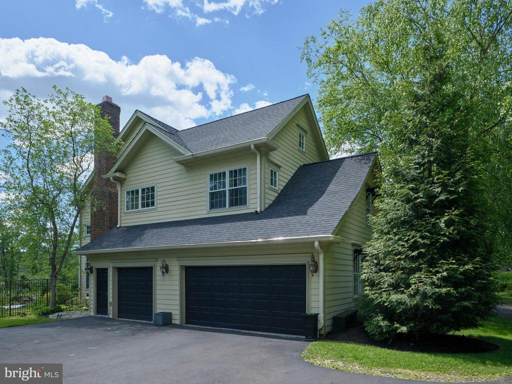5765 VALLEY STREAM DRIVE