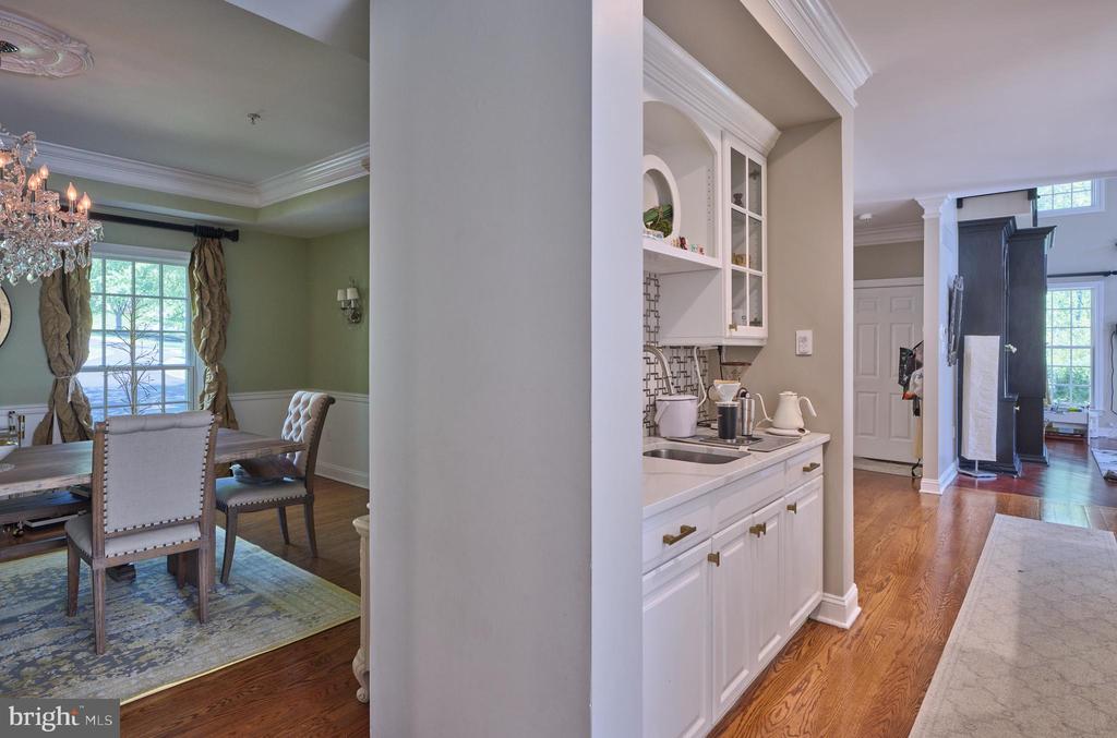 5765 VALLEY STREAM DRIVE