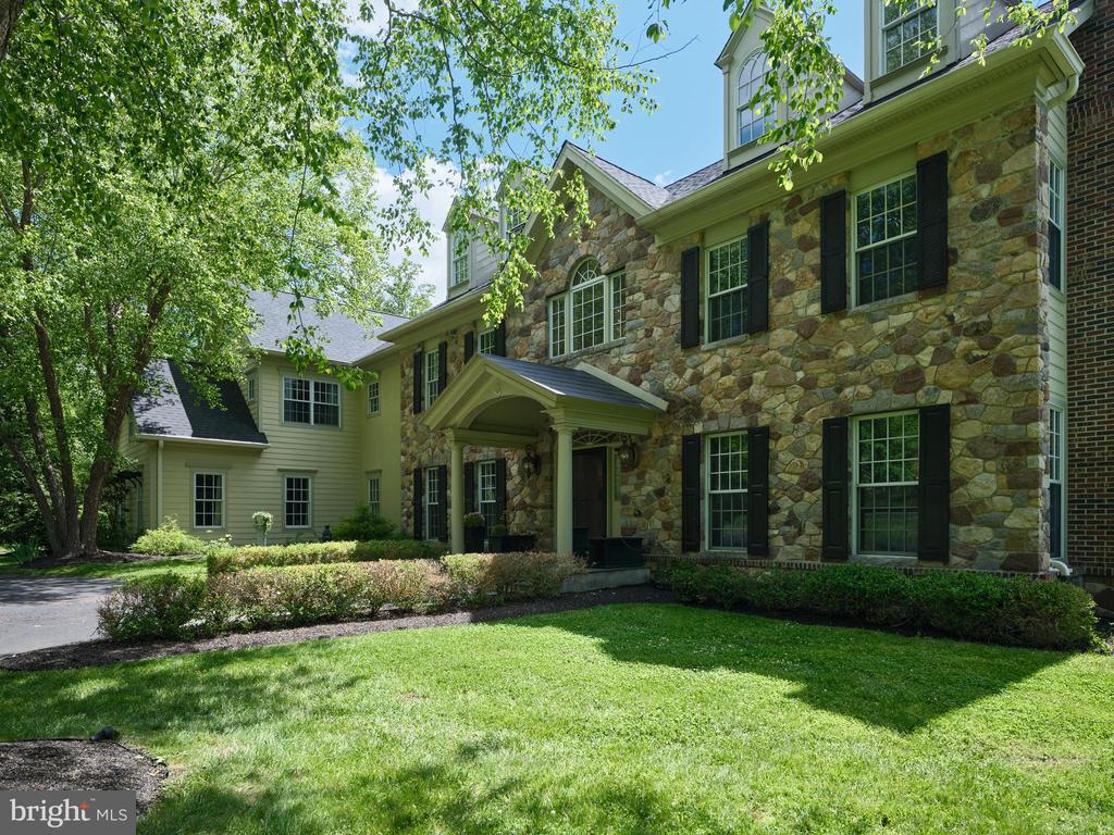5765 VALLEY STREAM DRIVE