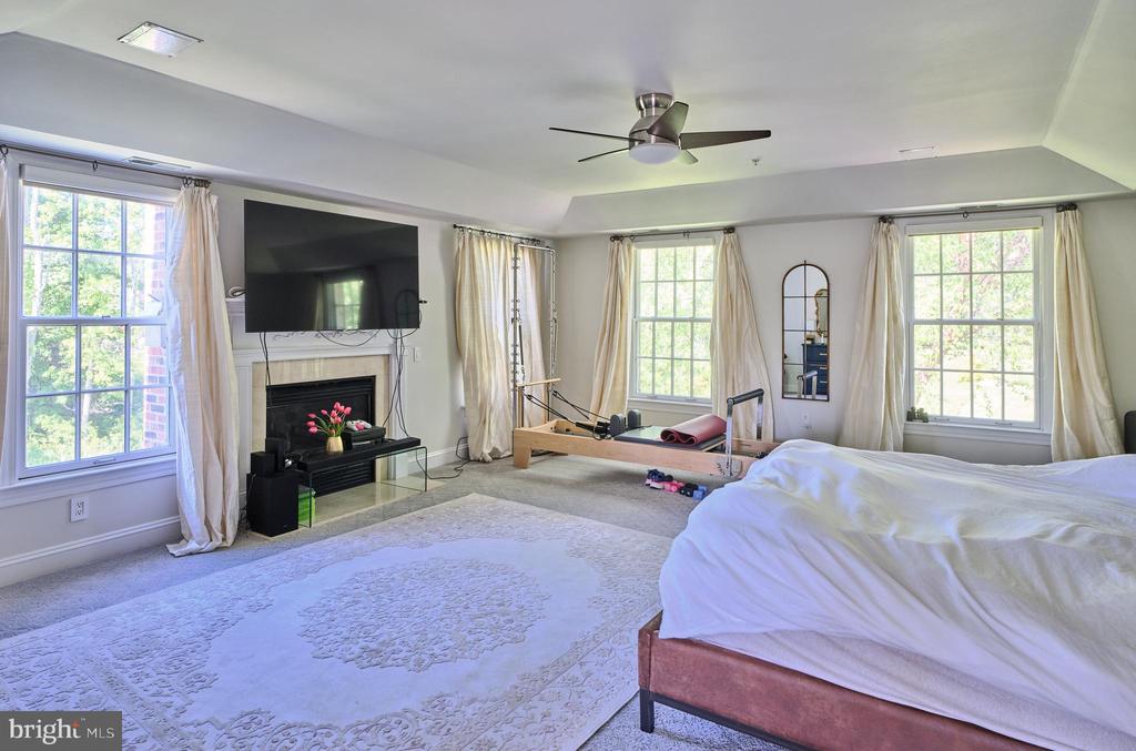 5765 VALLEY STREAM DRIVE
