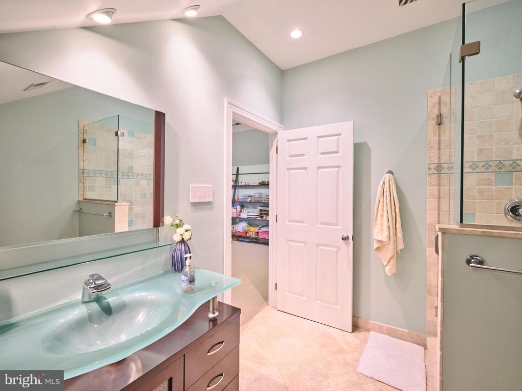 5765 VALLEY STREAM DRIVE