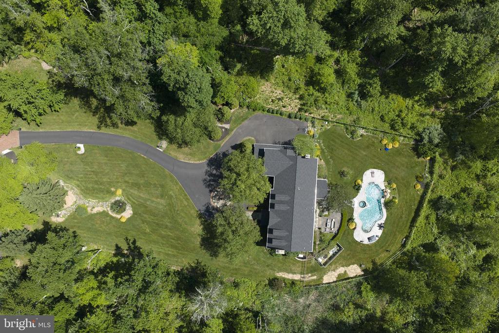 5765 VALLEY STREAM DRIVE
