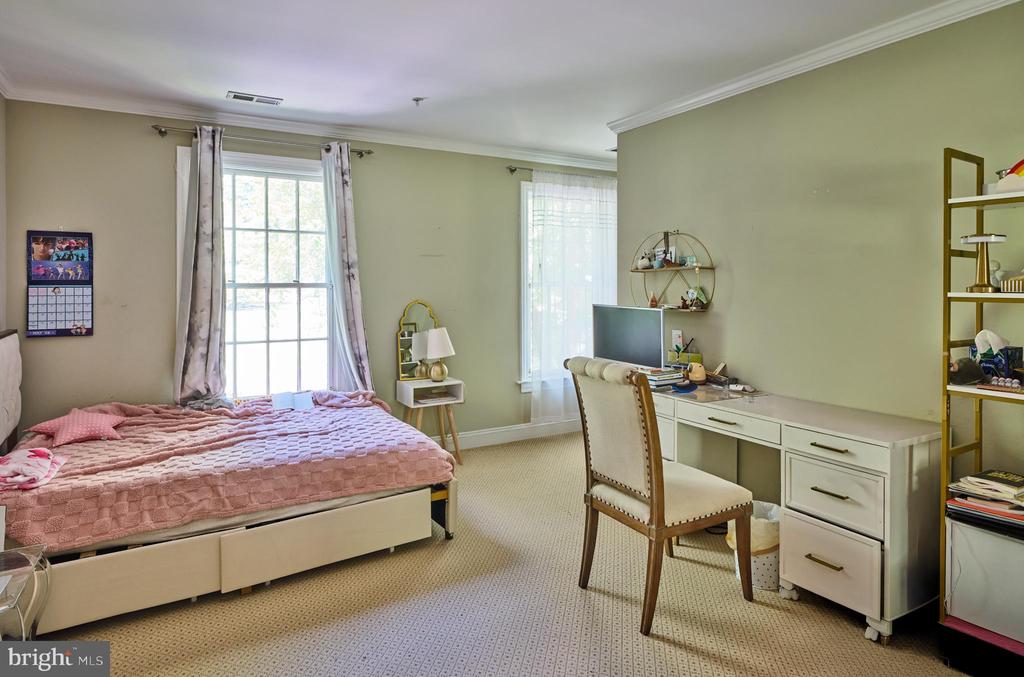 5765 VALLEY STREAM DRIVE