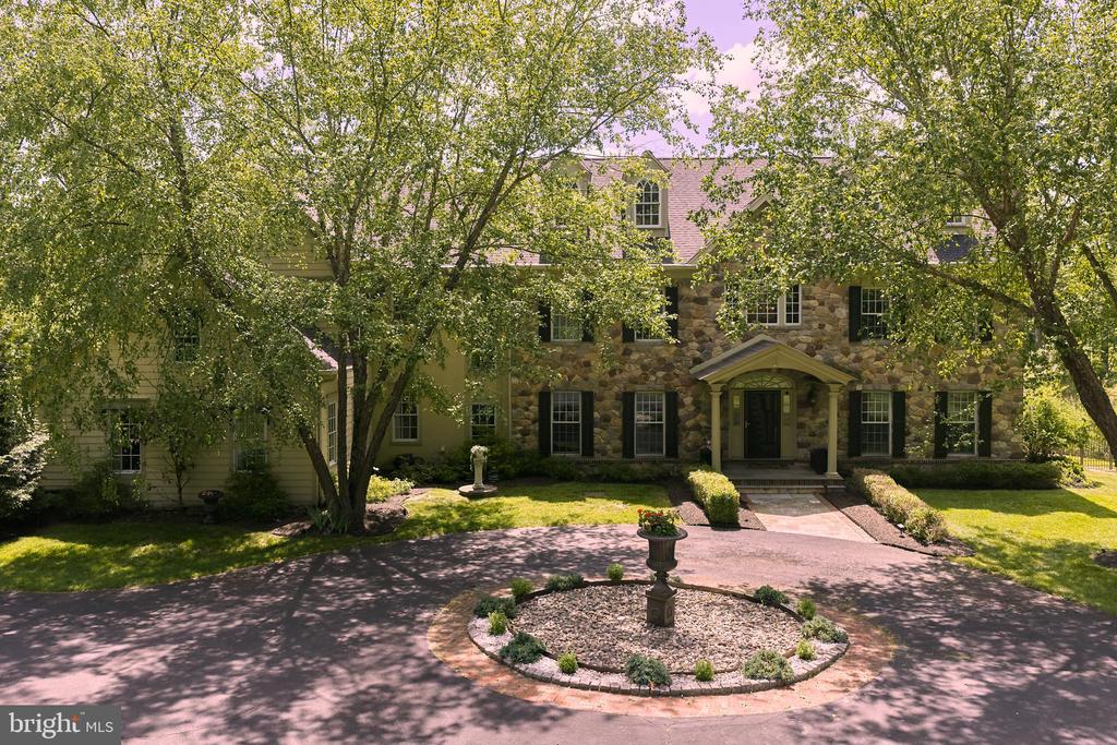 5765 VALLEY STREAM DRIVE