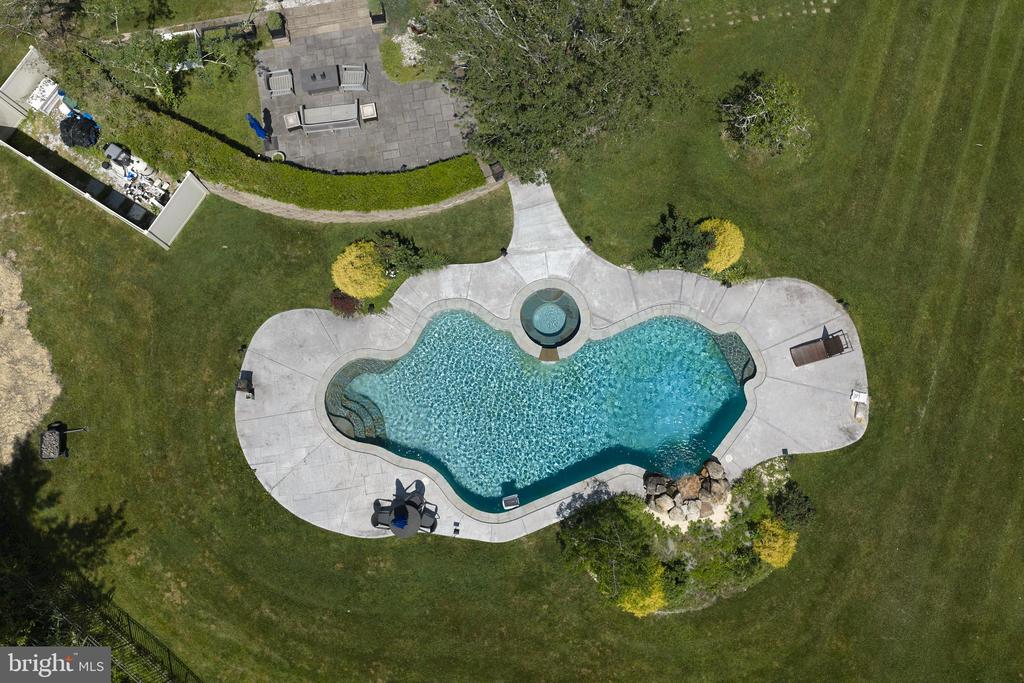 5765 VALLEY STREAM DRIVE