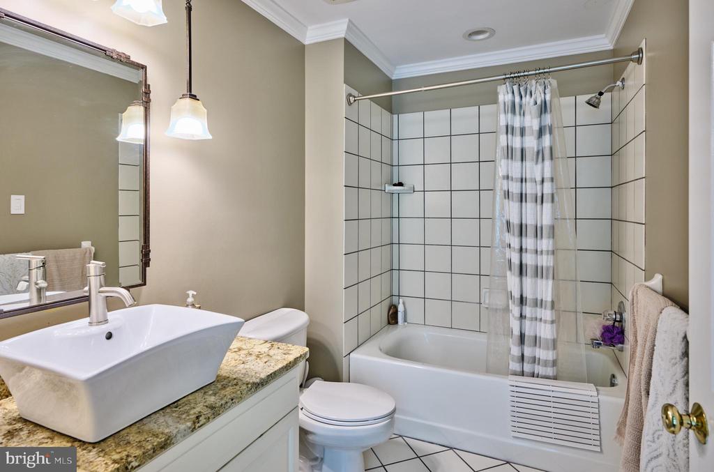 5765 VALLEY STREAM DRIVE