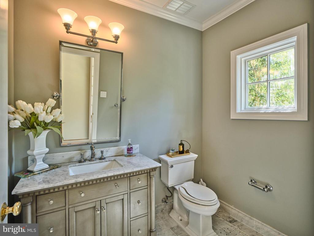 5765 VALLEY STREAM DRIVE
