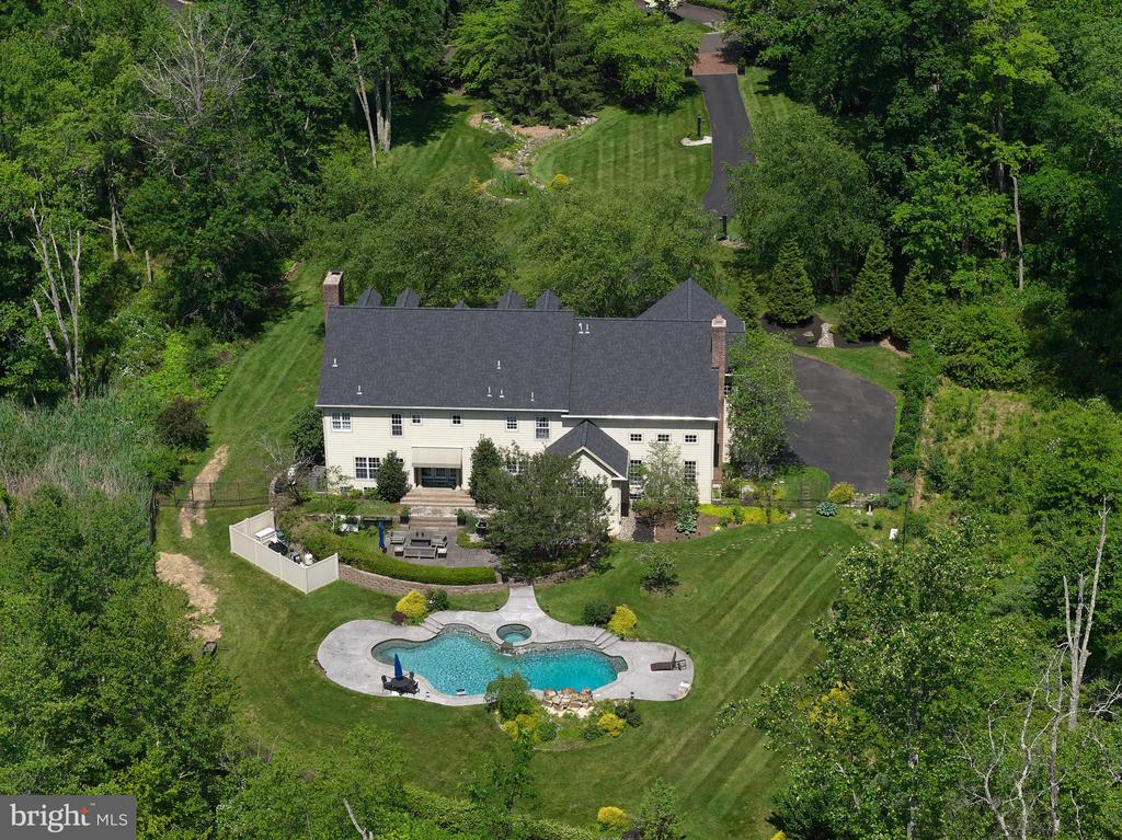 5765 VALLEY STREAM DRIVE