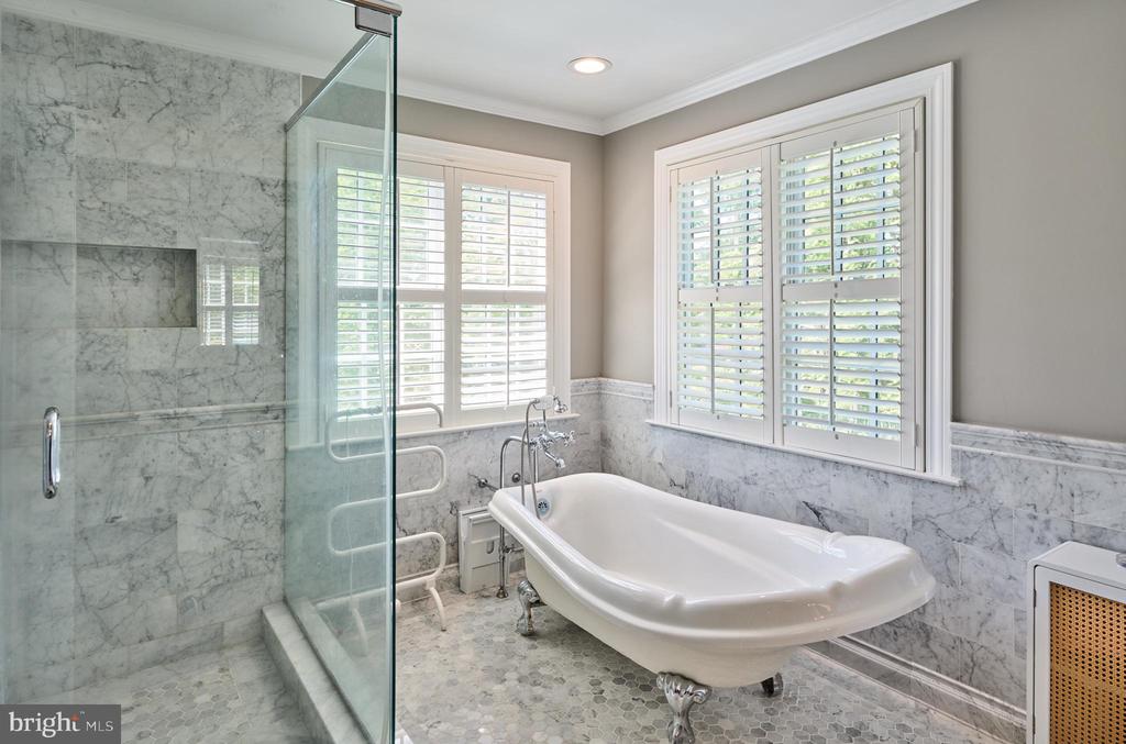 5765 VALLEY STREAM DRIVE