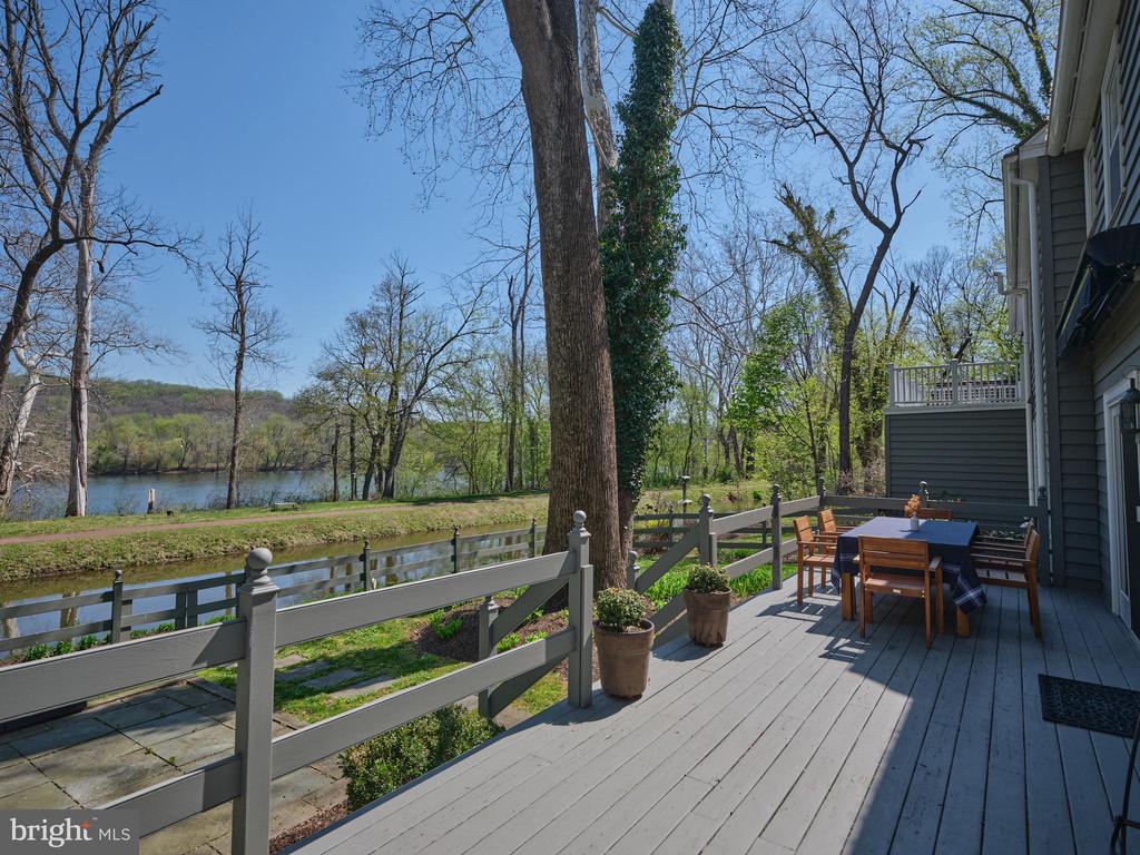 2976 RIVER ROAD