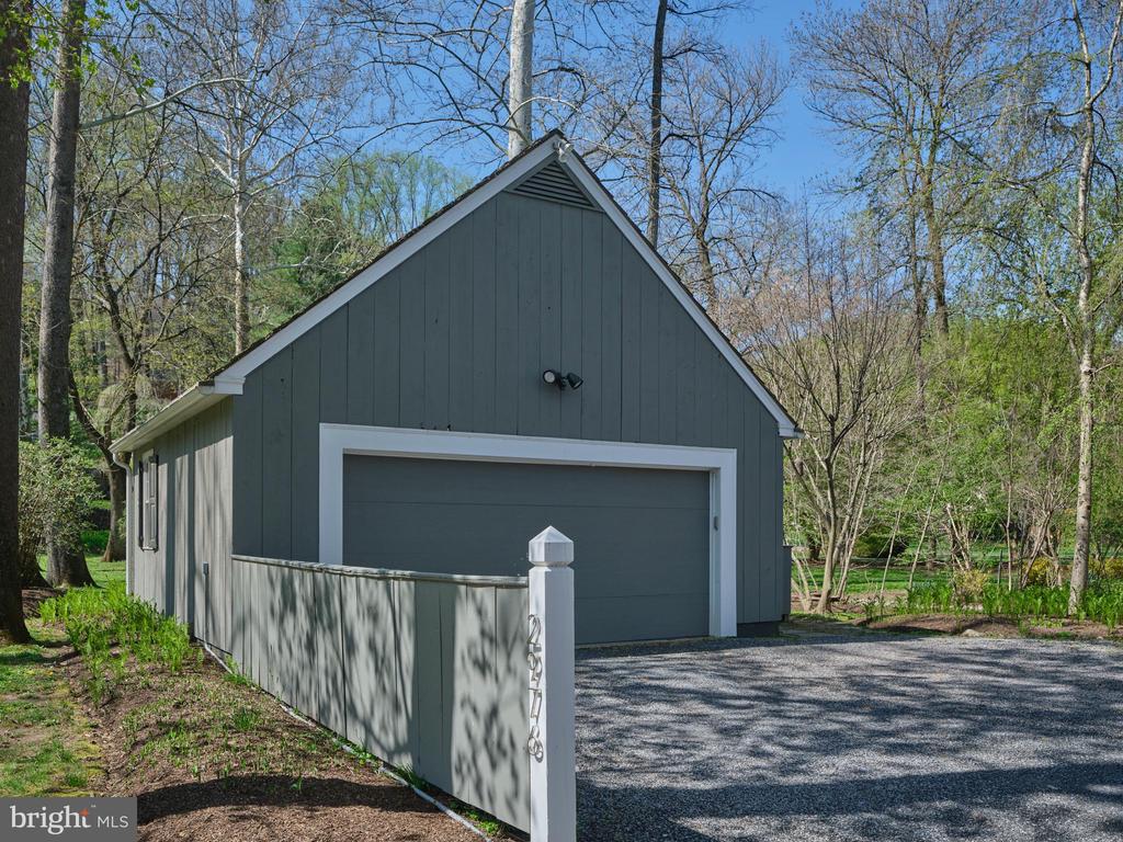 2976 RIVER ROAD