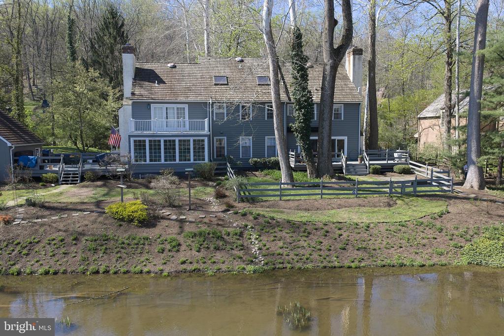 2976 RIVER ROAD